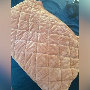 Threshold Velvet quilt Twin Pinky Coral